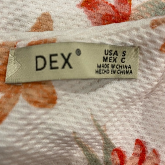 Fun flowered dress - Picture 2 of 3